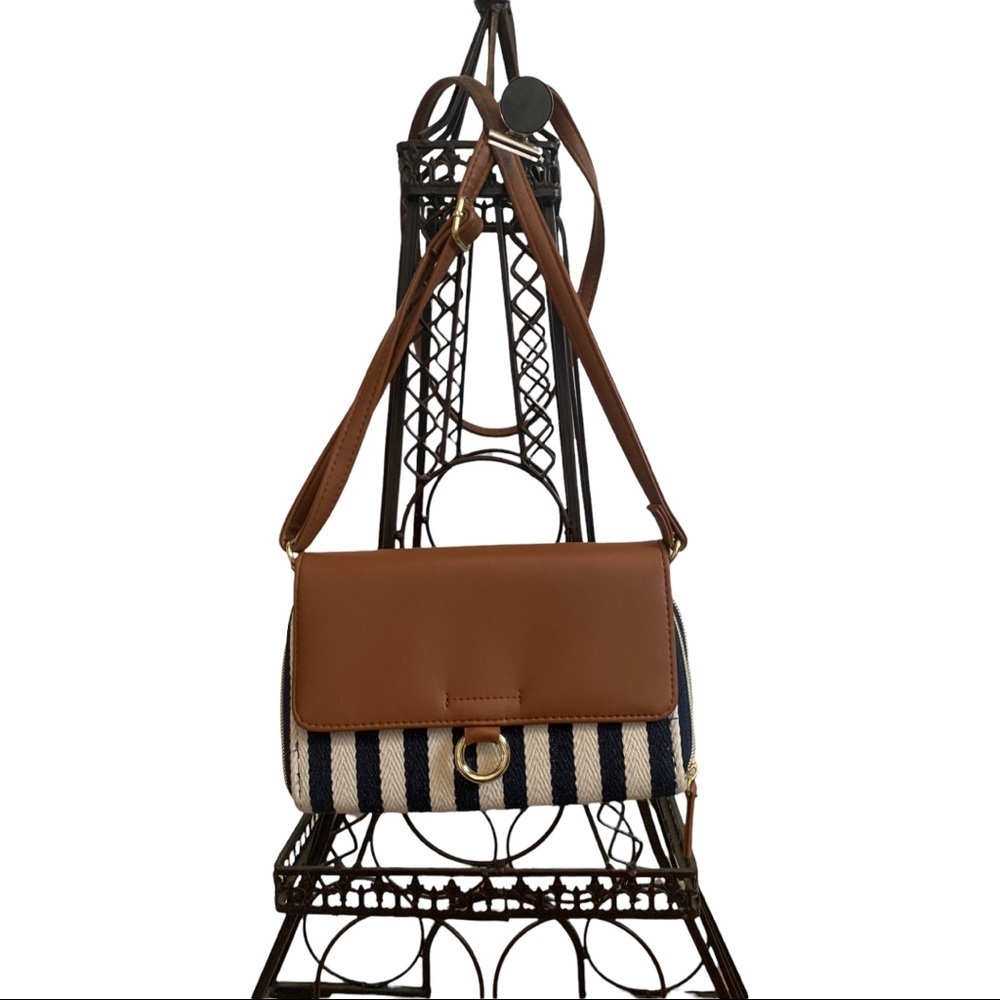 Small‎ navy blue and white stripe crossbody